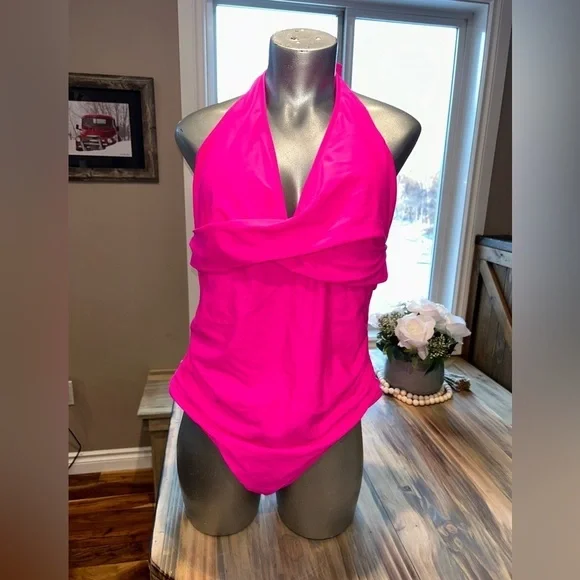 Swimsuit - Picture 2 of 8